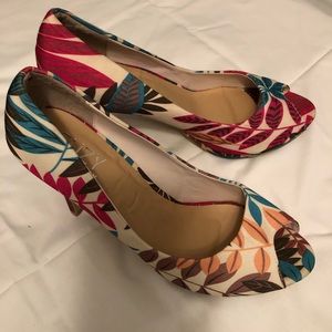 Suzy Shier Multi color shoes